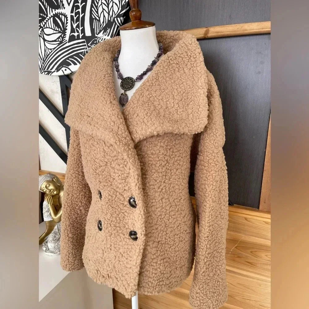 She And Sky Oversized Teddy Coat. Size Large - Picture 7 of 11